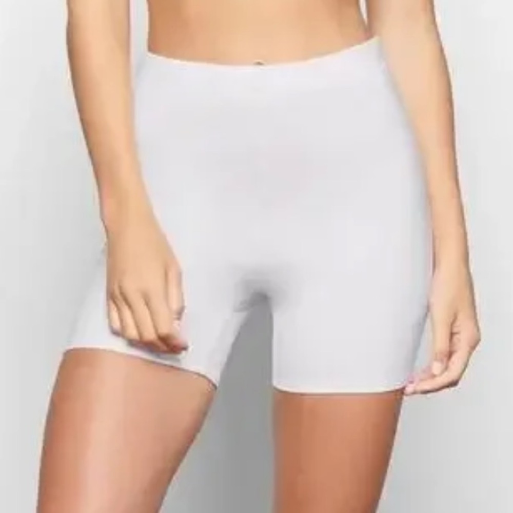 SKIMS Women's White Bike Shorts NWT
